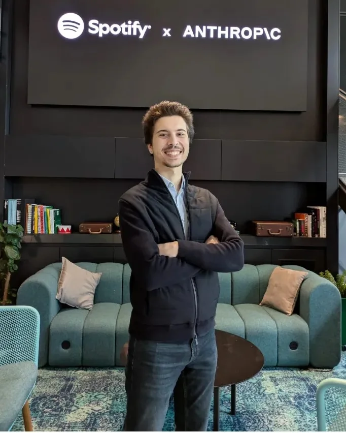 Dinis Silva no escritório de uma empresa tecnológica